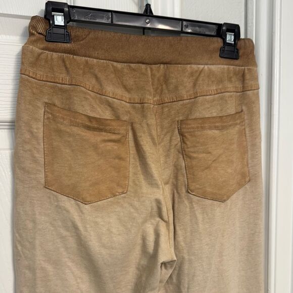4/$100 Bella Amore Italian Tan Pants with Silver Sequin Accents NWT - Picture 8 of 10
